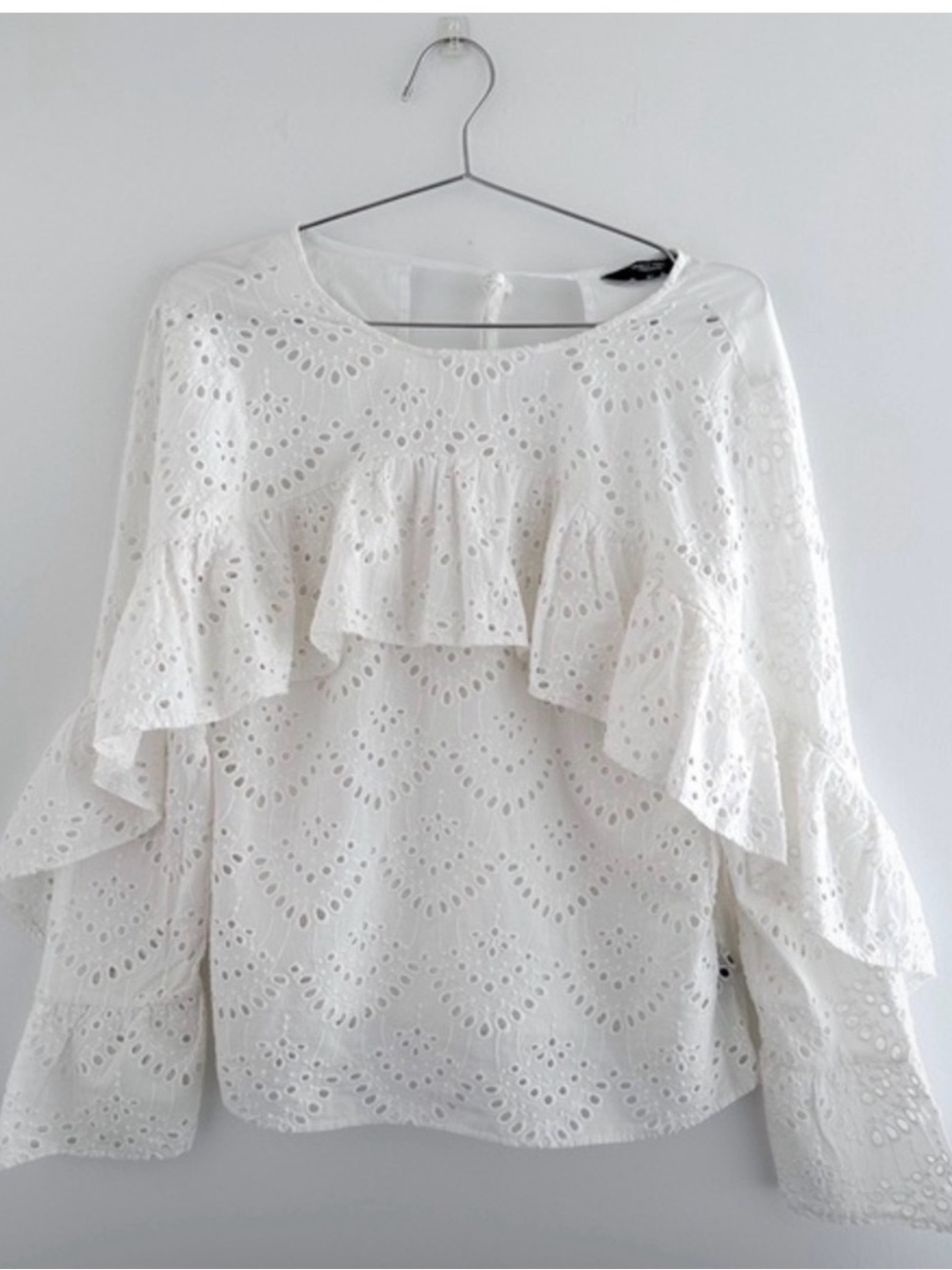 Simply Vera Wang Bohemian White Eyelet Lace Ruffle Front Blouse
